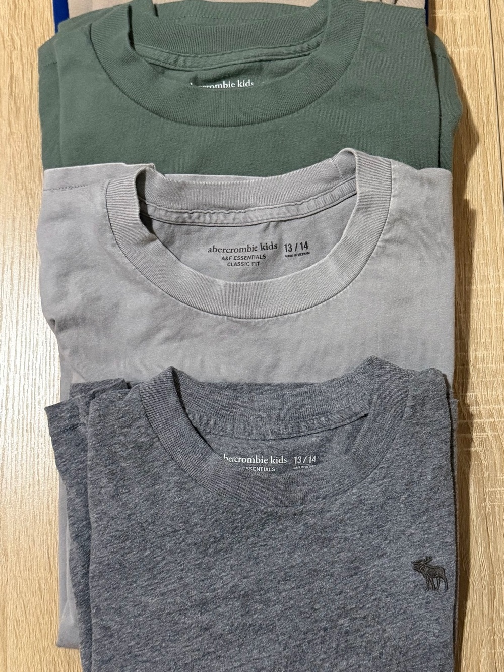Abercrombie & Fitch kids 5 t-shirt bundle in blue, grey, green, and taupe S13/14